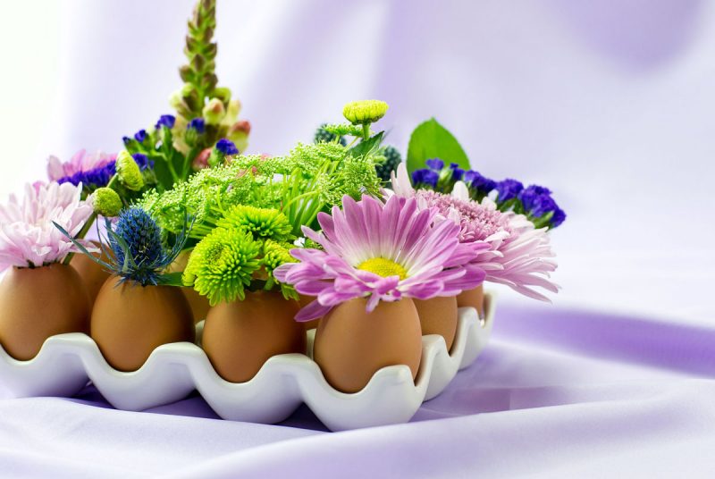 eggshell vase spring floral idea