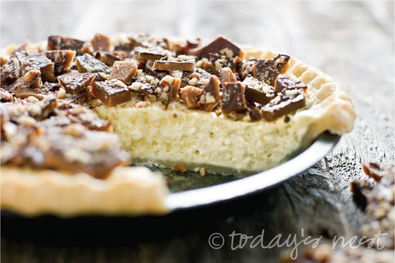 pecan-toffee-cheesecake-pie-lead