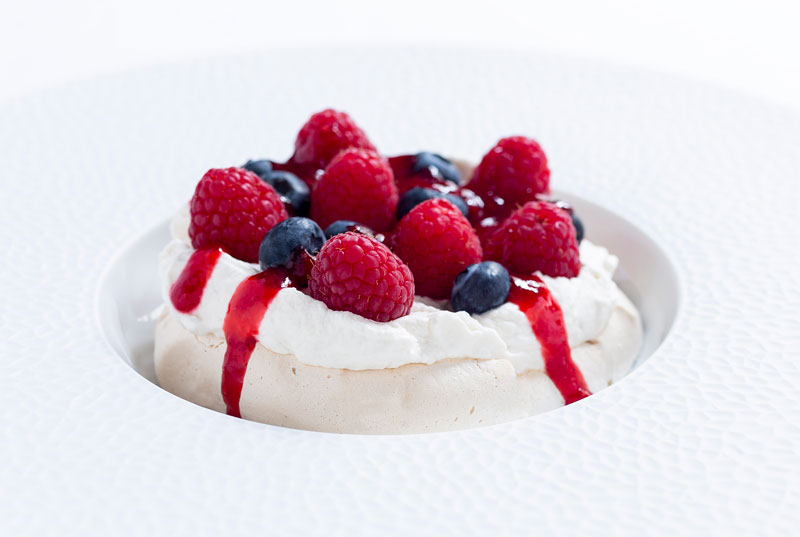 fresh berry pavlova